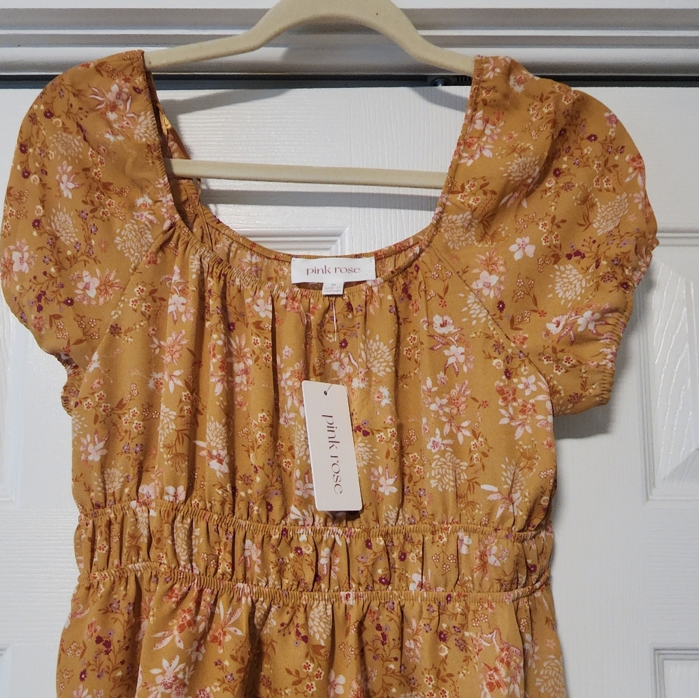 Pink Rose Blouse, size medium. NWT.